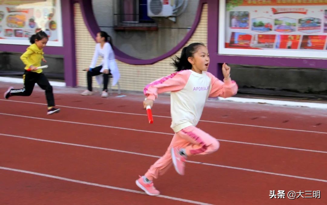 全力以复从心启航黑板报,向阳中学校运会活动