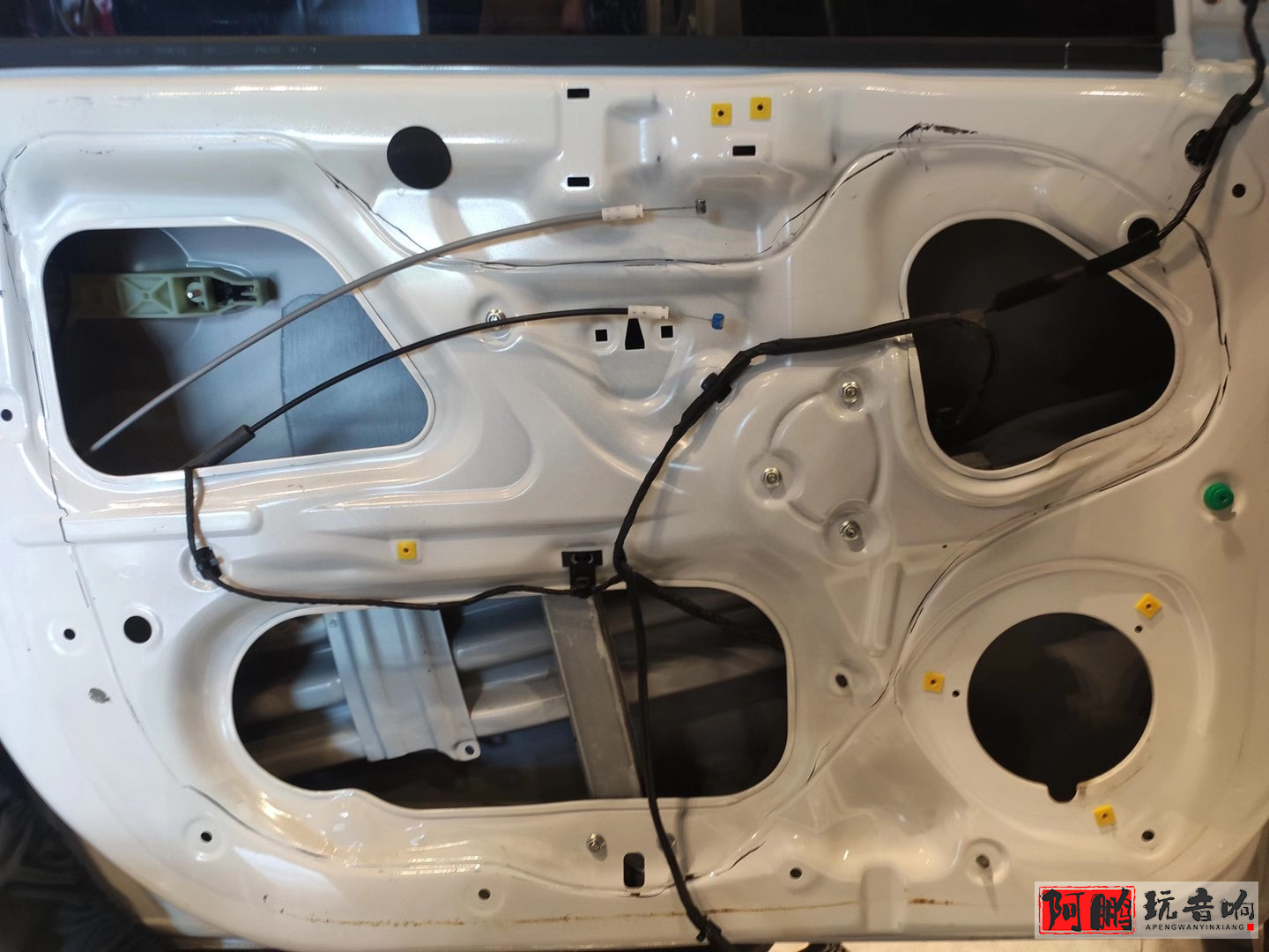 现代瑞纳音响改装门板倒模,现代瑞纳音响