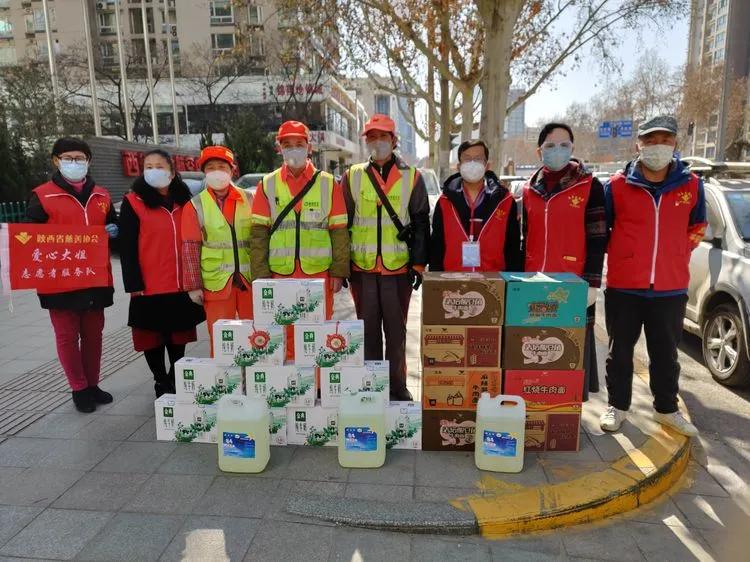 抗疫一线志愿者照片,志愿红助力疫情防控阻击战
