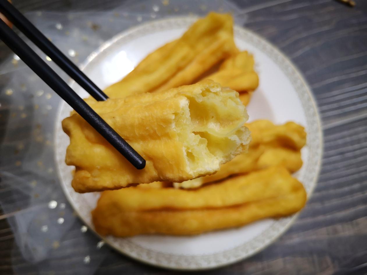在家炸油条总是很硬？按照这个配方来，油条酥脆比卖的还要香