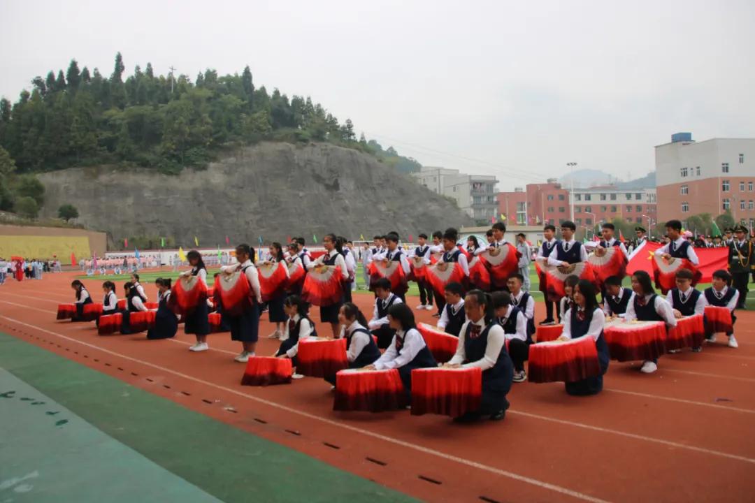 向日葵、比卡丘,嗨翻桐梓这些学校