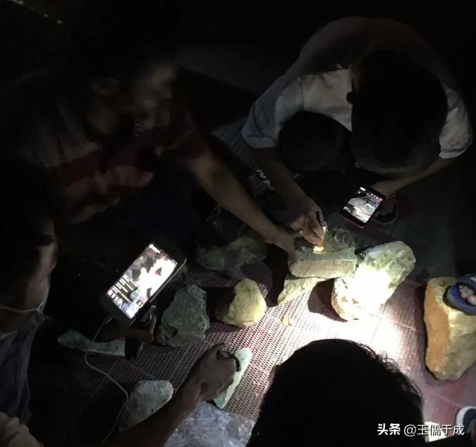 孔雀舞动的瑞丽市——详解云南瑞丽市翡翠玉石市场