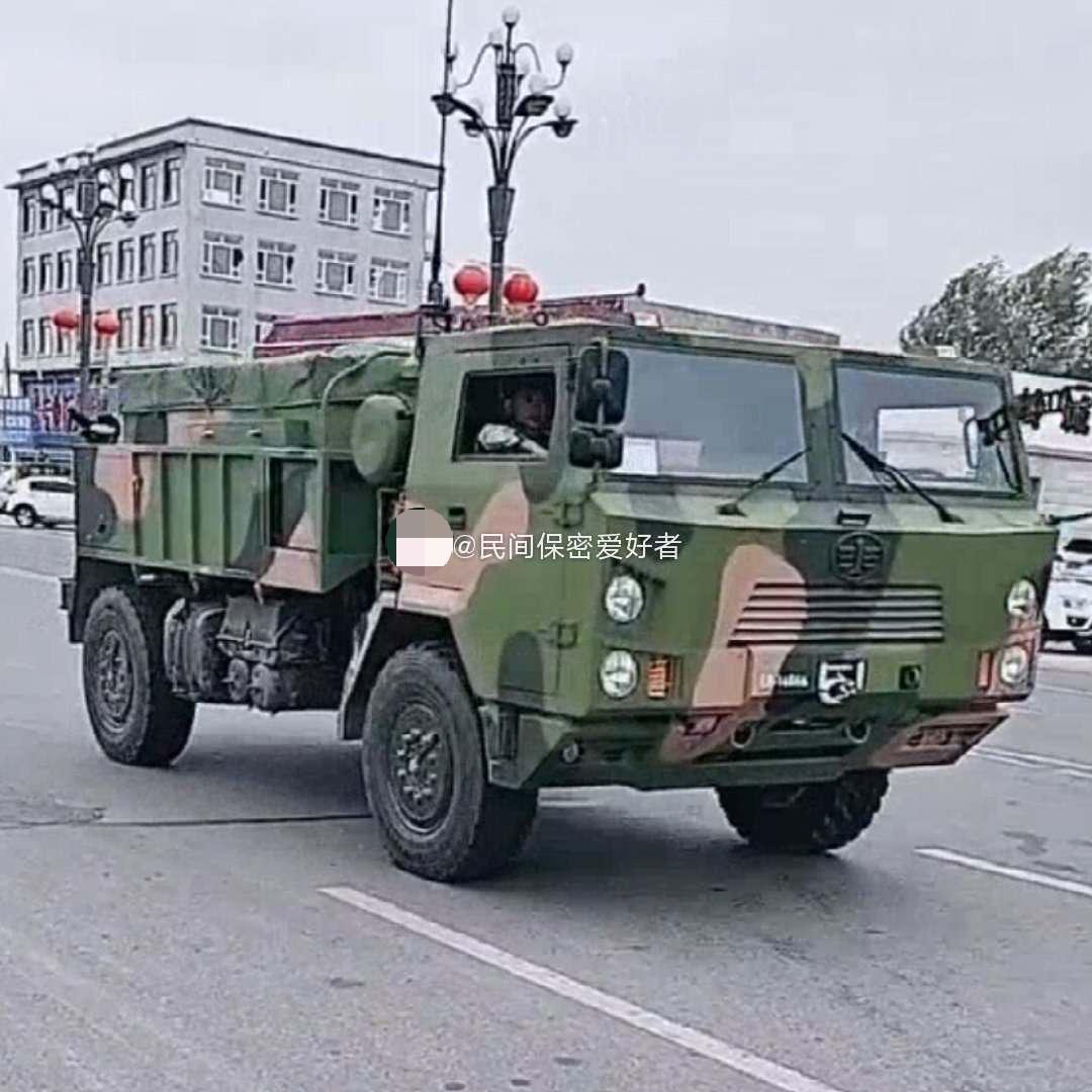 中国导弹军用卡车,导弹运输车有几发导弹