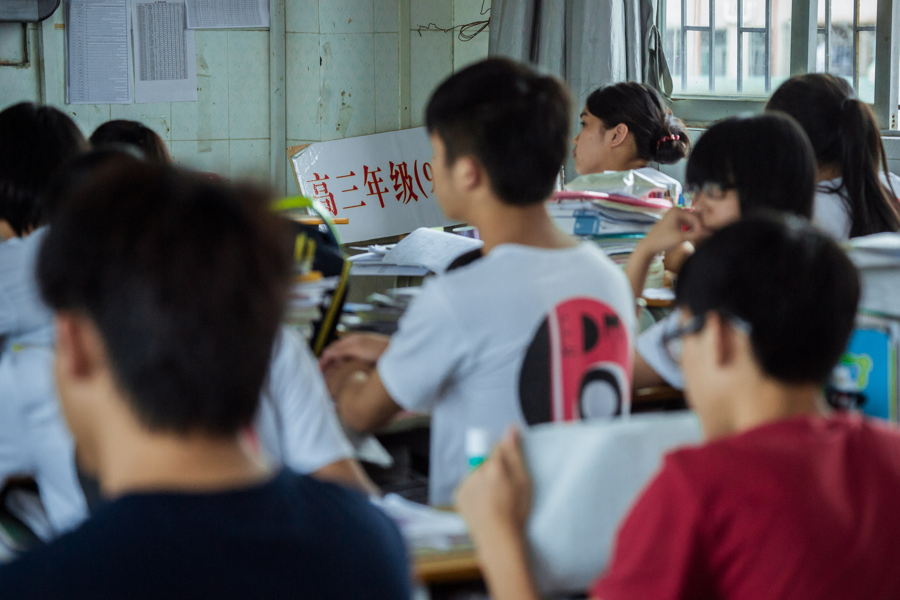 他发明一支铅笔成全国高考标配，名下10家公司，女儿曾是海归