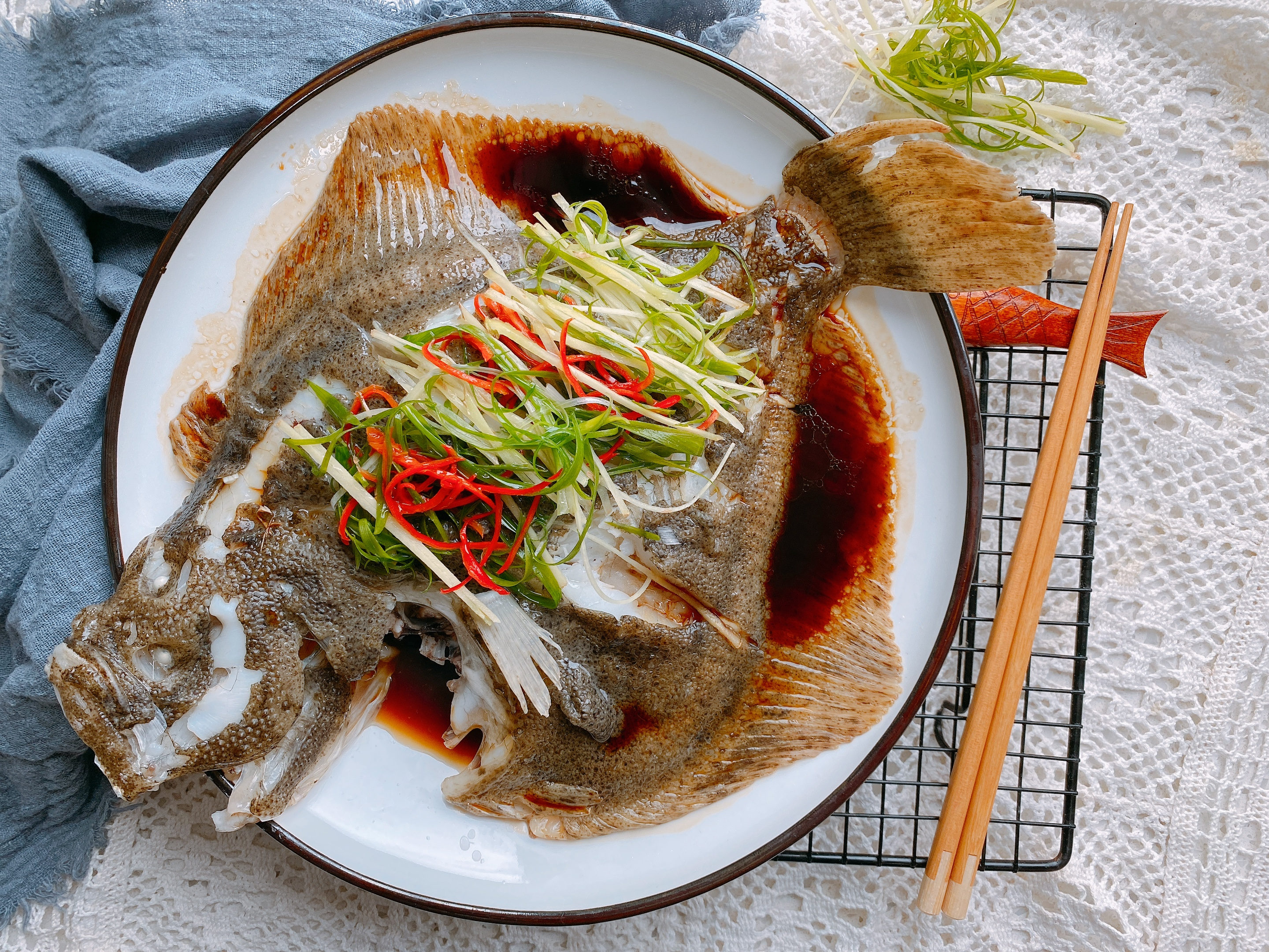 清蒸多宝鱼的正确做法,年夜饭15道硬菜清蒸多宝鱼