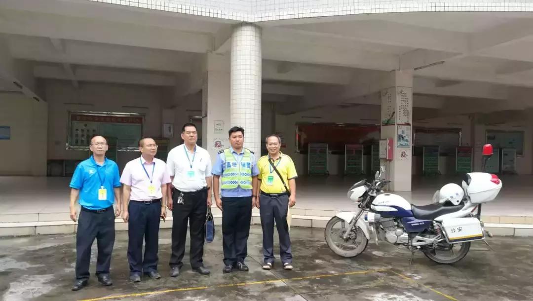 全国性试卷堵在高明大道，更合中学生要错过考试？