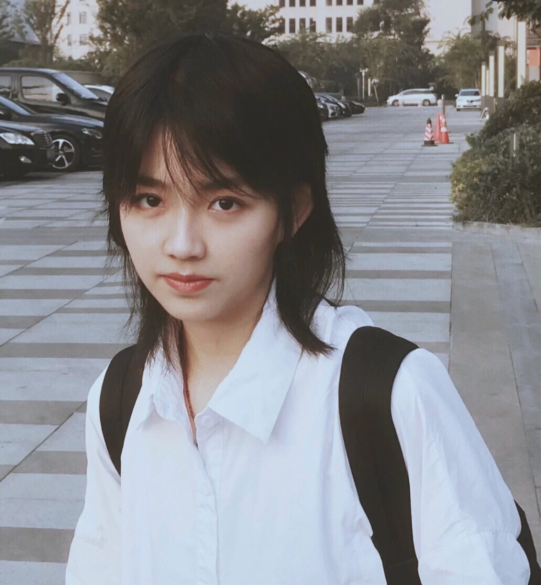 前额头发稀疏秃头适合什么发型,适合秃头少女的发型中长发