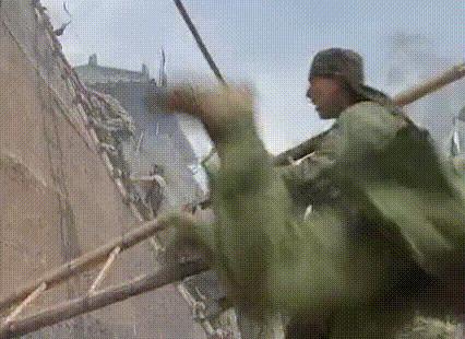 贾玲在沙发上翘二郎腿搞笑图片,贾玲跷二郎腿动图下载