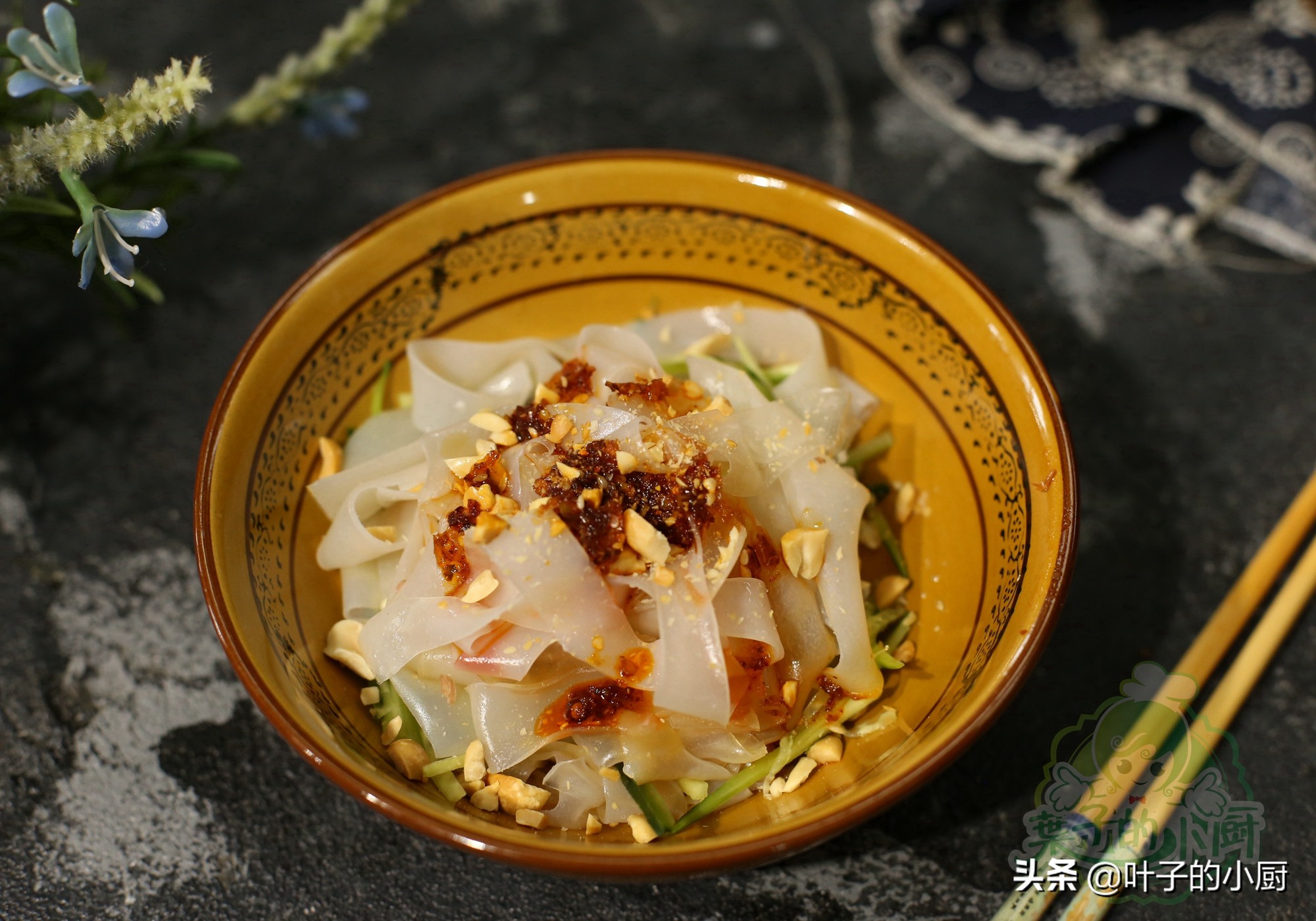 又到了吃凉皮擀面皮的季节,凉皮又软又劲道