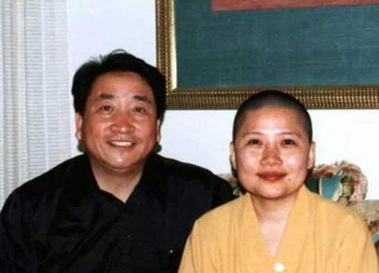 歌手李娜57岁了,出家前1月还在推广民族音乐,曾有两段悲伤恋情