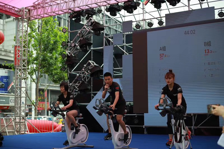 比椭圆机更燃脂，比跑步机更有趣，动感单车室内骑行指南