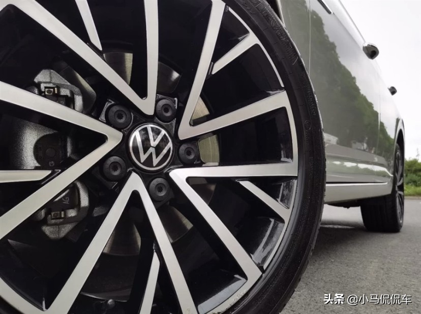 轩逸雷凌朗逸谁性价比更高,轩逸朗逸卡罗拉思域雷凌现代