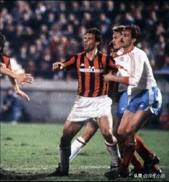 足球史上最全能支点中锋!他可以在中锋、前腰和边锋之间无缝衔接!