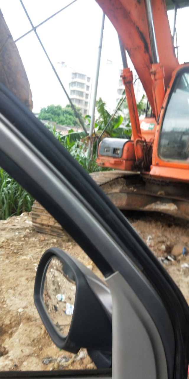 挖机小臂工作掉转速严重怎么回事,柳工挖机小臂掉臂严重