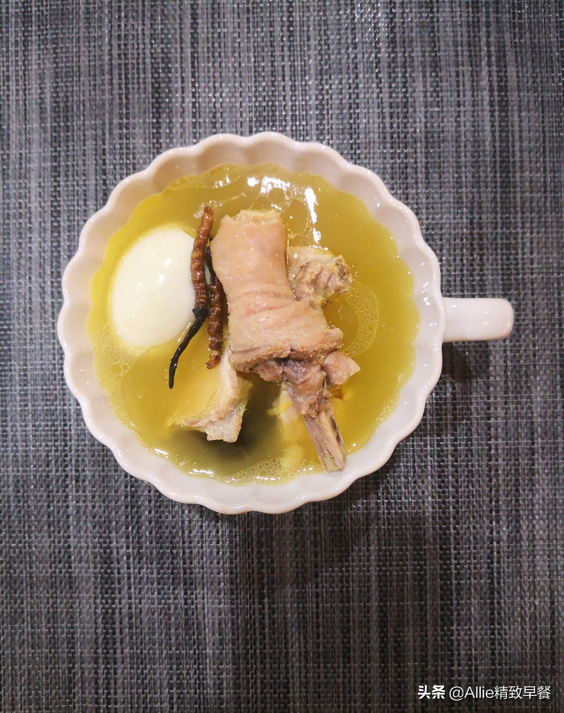 分享一道营养老母鸡汤,营养老母鸡菌汤