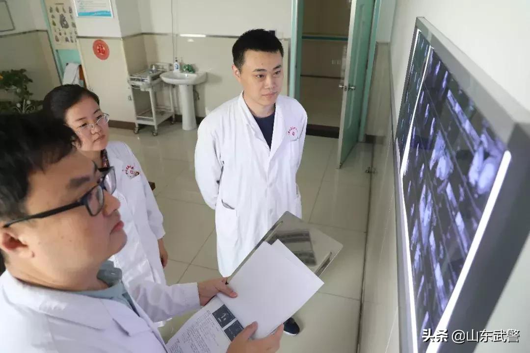 为军服务医院,为部队服务医院