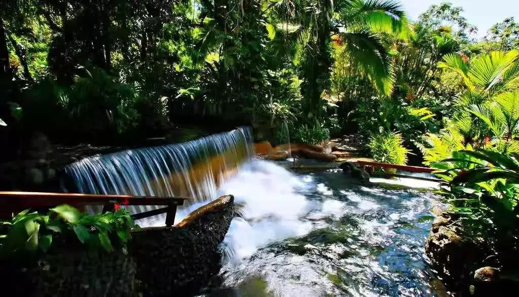 为你收罗全球9大最美温泉，又到泡汤好时节啦~