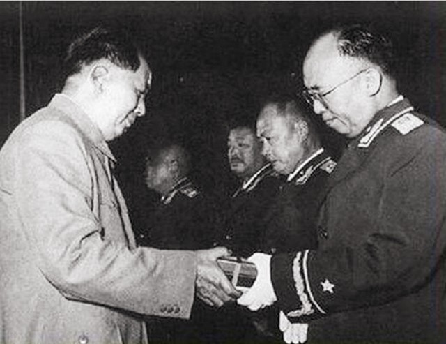 1955年授衔时，这位开国元帅诚恳请求毛主席：我最多是大将的军衔