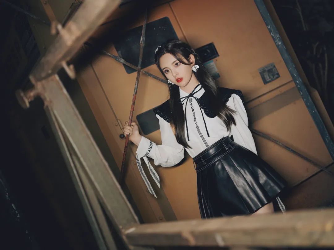 圆脸减龄发型可扎可披图片,短圆脸适合的扎发