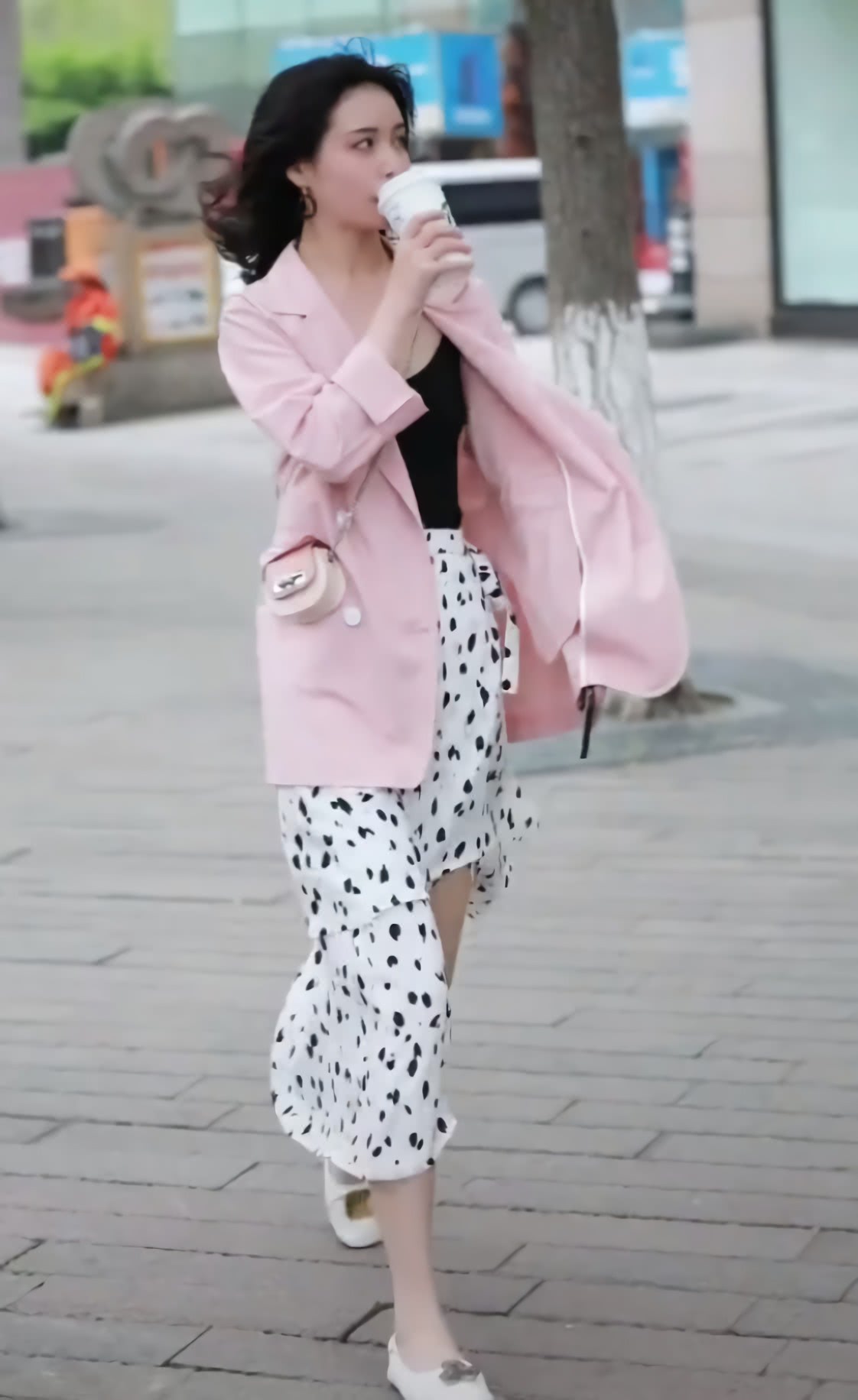 猪猪包搭配衣服,18年最流行的包包