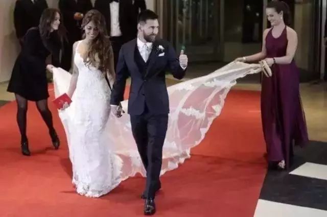 梅西有一个陪他几年的老婆,梅西30岁