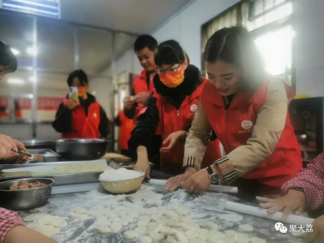 陪老人度过美好重阳节，大荔金龙、鸿运驾校、秦东考务中心在行动
