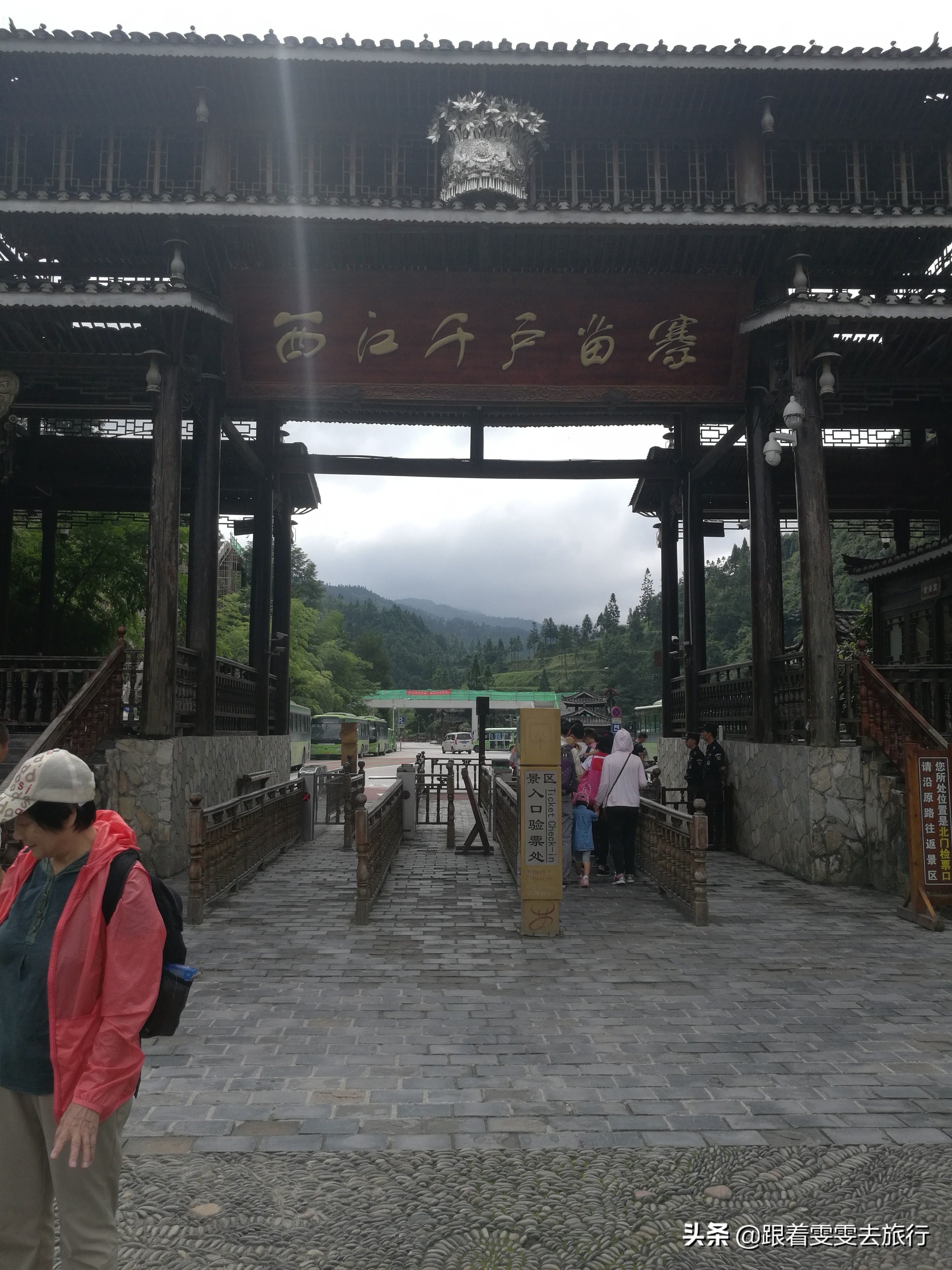 西江千户苗寨游记300字,七彩贵州之西江千户苗寨