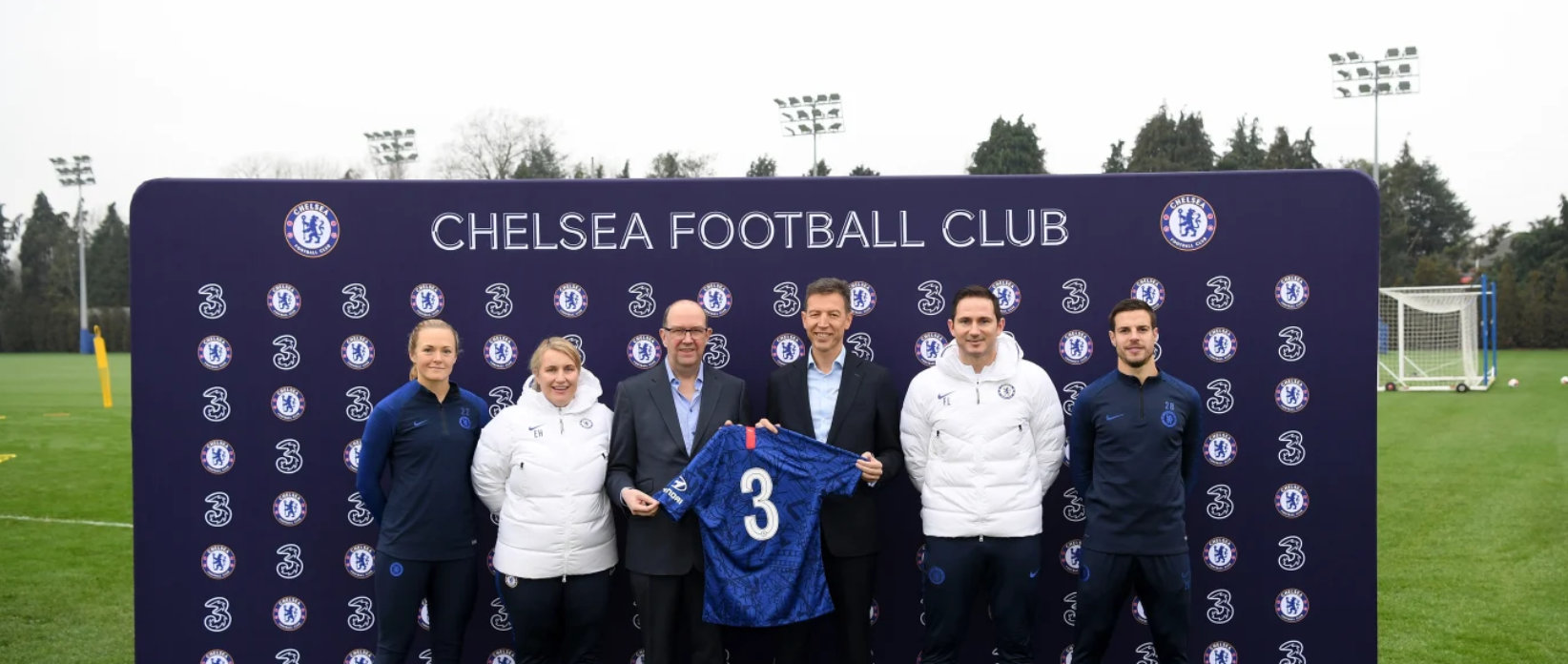 切尔西今年球衣胸前广告是什么,切尔西11号球衣背面图片