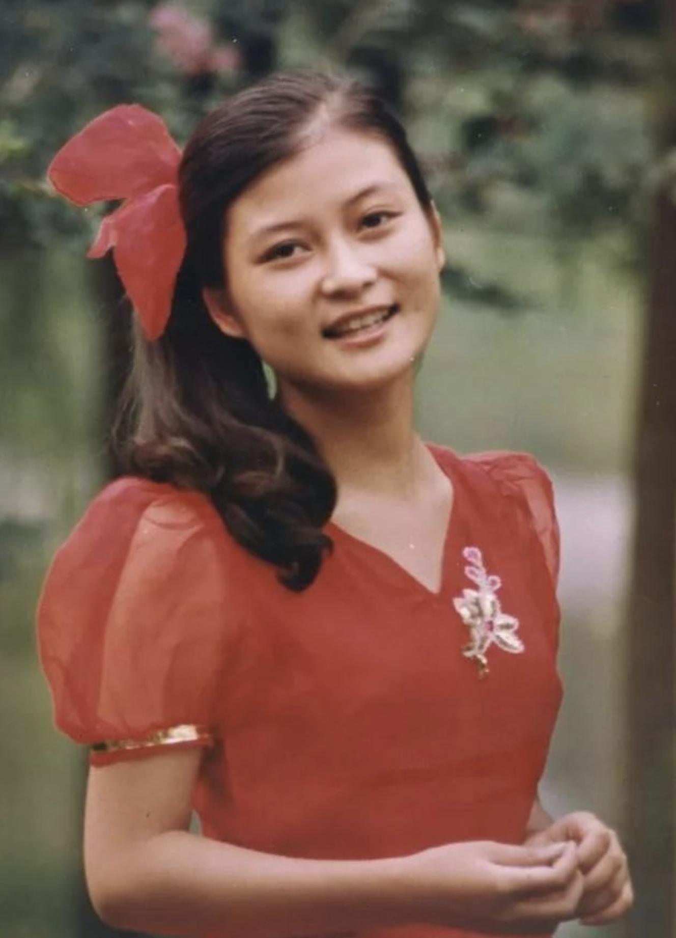 朱晓琳1984年妈妈的吻专辑完整版,朱晓琳第一次唱妈妈的吻歌曲视频