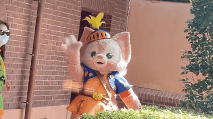 她出道不到30天就成顶流！帮迪士尼狠赚一大笔！但画风渐渐跑偏？