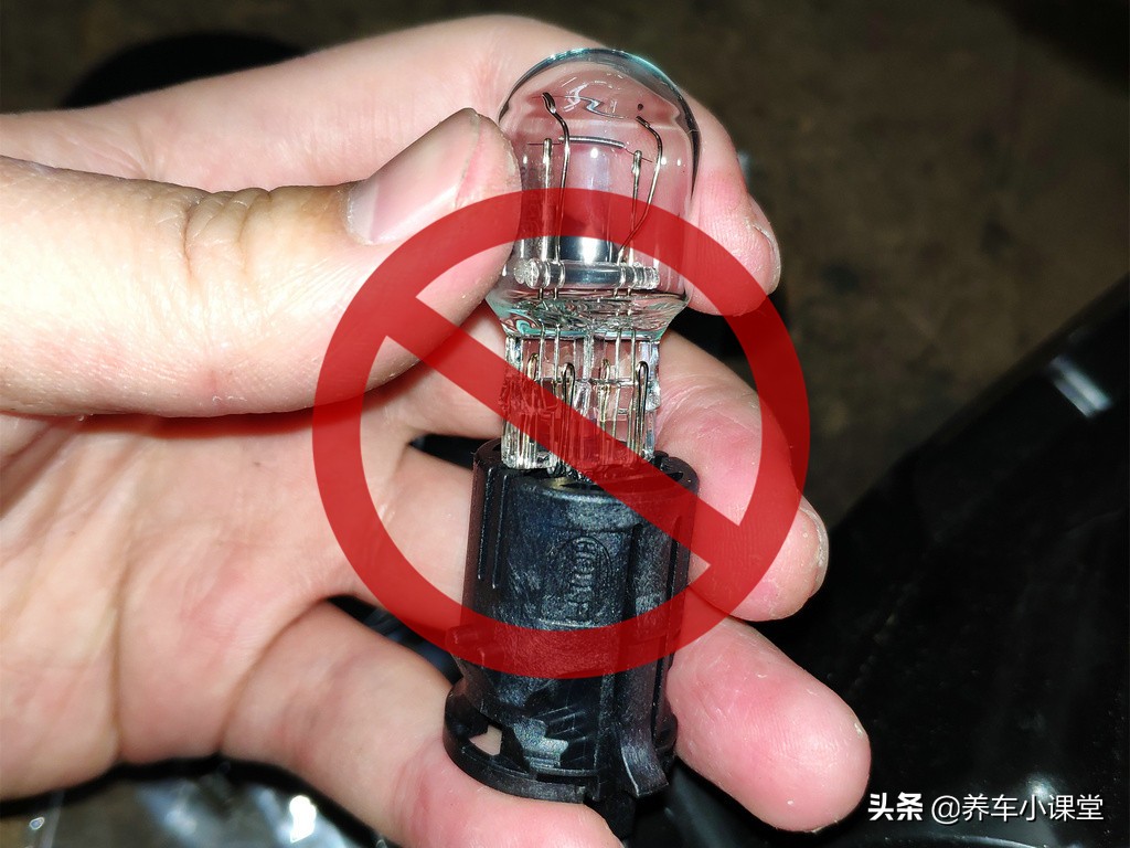 更换汽车大灯灯泡有必要去4s吗,去4s店换近光灯泡