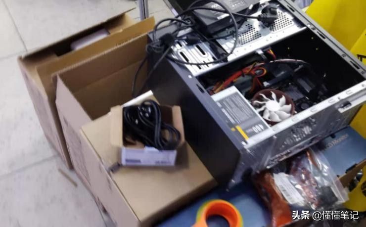 网吧老板的纾困之路,网吧老板陪玩