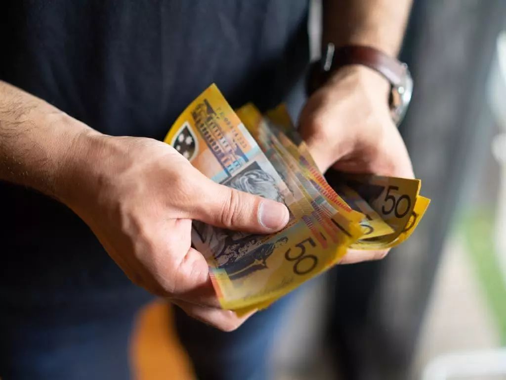 万张假钞泛滥澳洲,华人深受其害!教你如何辨别澳洲钞票真伪