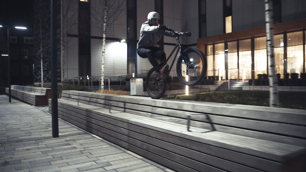 晚上骑山地车注意什么,晚上骑山地车怎么照明