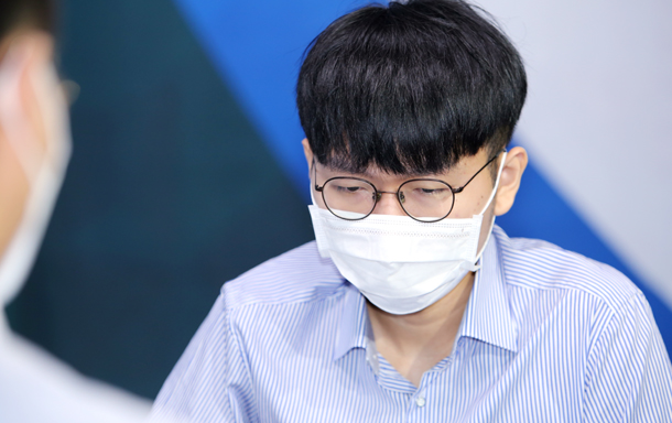 杨鼎新vs申真谞三星杯棋谱,许浩鋐战胜申真谞棋谱