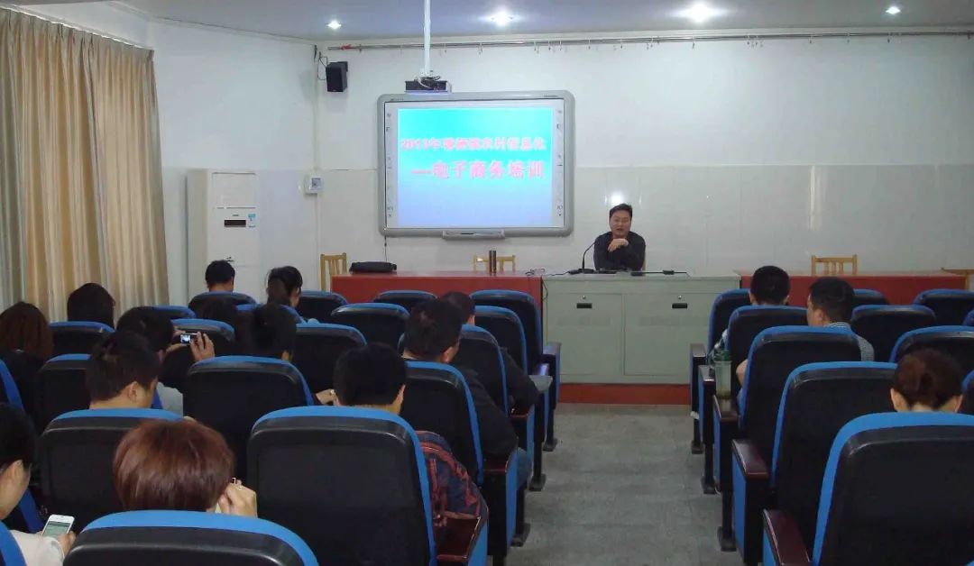 从微店售卖、朋友圈营销到直播带货...看“90后辣妈”变身塘栖枇杷电商“大神”