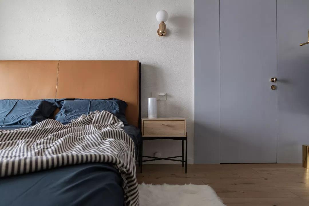 「恋·家」生活不需要太空旷，于是他们决定把家“变挤”