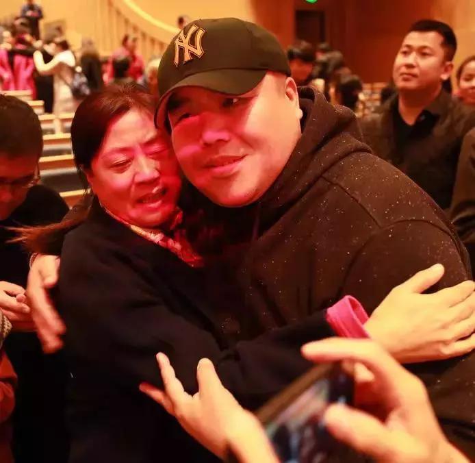 没有这两个妹妹，他就成为不了一位好导演！