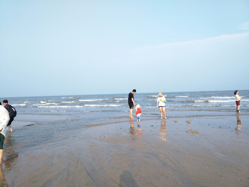 日照第三海水浴场离吴家台远吗,日照吴家台有免费的海水浴场吗