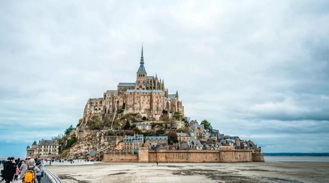 双鱼座集合了11个星座,12个星座中双鱼座是不是穷的