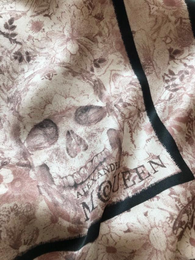 今年最流行的十款围巾,今年最潮围巾15种戴法视频