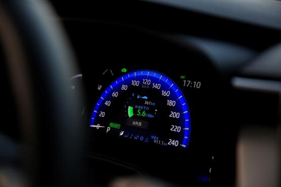 丰田卡罗拉双擎旗舰版试驾,真香定律广汽丰田tnga驾趣体验营