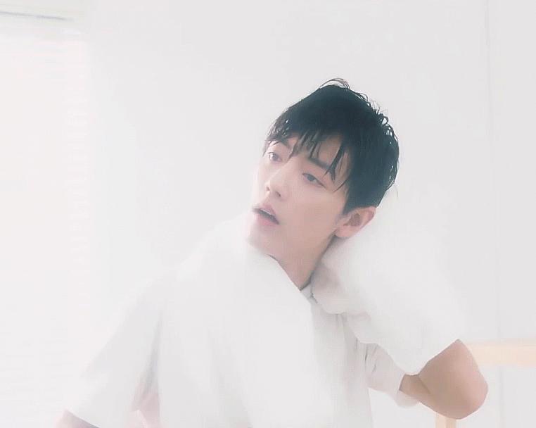 肖战吴磊衣品,肖战易烊千玺衣品