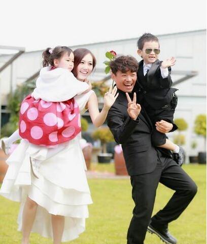 马蓉女儿王子珊近照曝光,马蓉衣着时尚现身机场