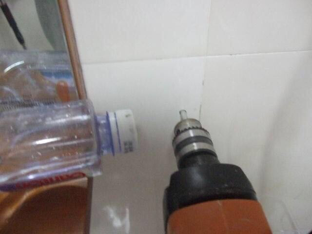 瓷砖钻孔怎么打才不会裂,瓷砖钻孔爆裂怎么办