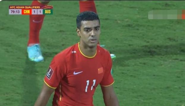 国足vs澳大利亚对攻李铁,李铁国足不敌日本赛后采访