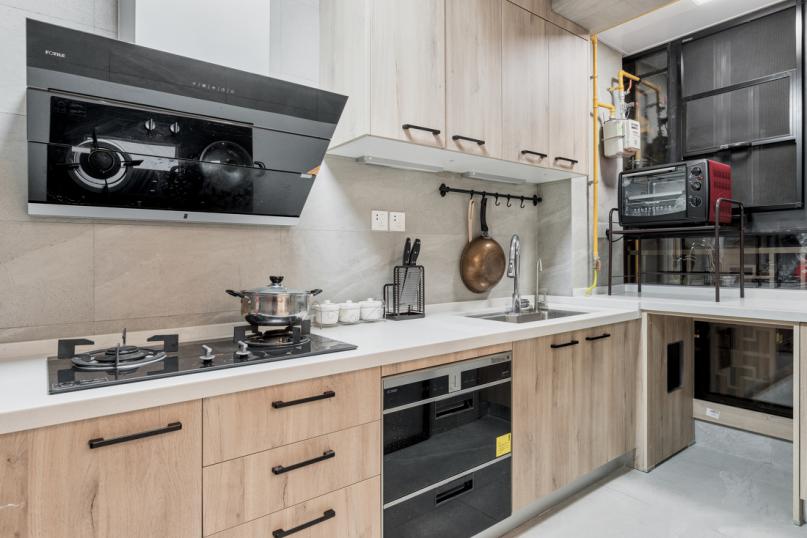 胡桃木橱柜黑色台面最佳配色,橱柜定制配色奶油白跟什么配