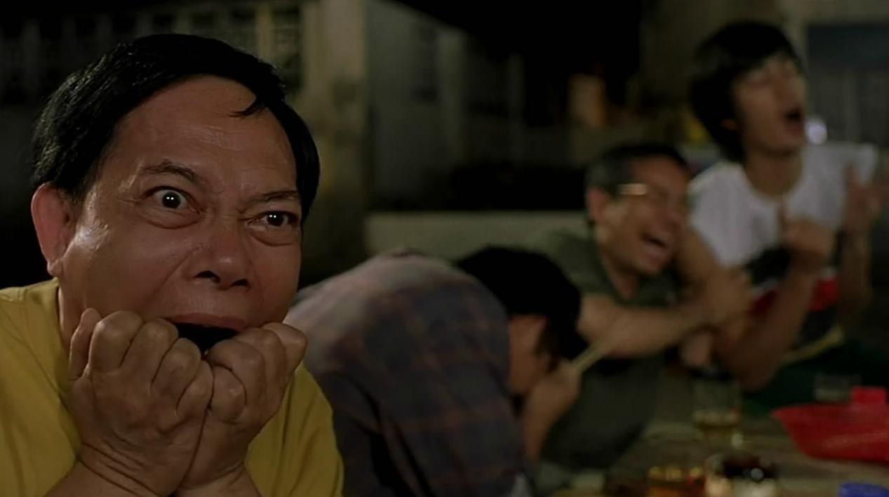 周星驰黄一飞表演节目,周星驰和黄一飞被酒瓶砸的视频