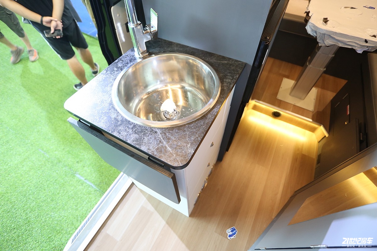 19江铃福特全顺多少钱,19.98万新全顺房车价格