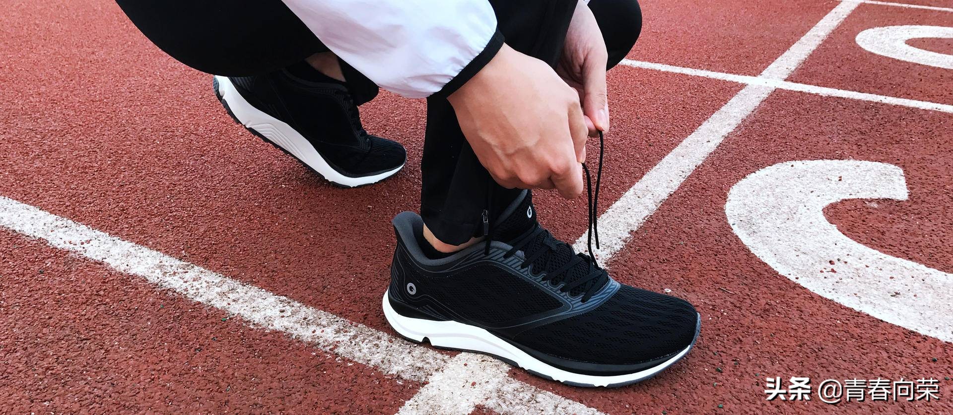 新手偏硬跑鞋推荐,新手缓震碳板跑鞋推荐